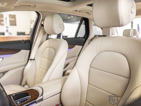 Used 2021 Mercedes-Benz GLC 300 4MATIC w/ Exterior Lighting Package image 19