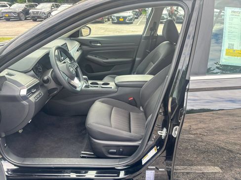 Used 2025 Nissan Altima 2.5 SV FWD image 28