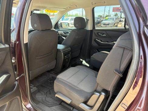 Used 2019 Chevrolet Traverse LT FWD image 33