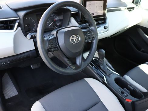 Used 2023 Toyota Corolla LE image 3