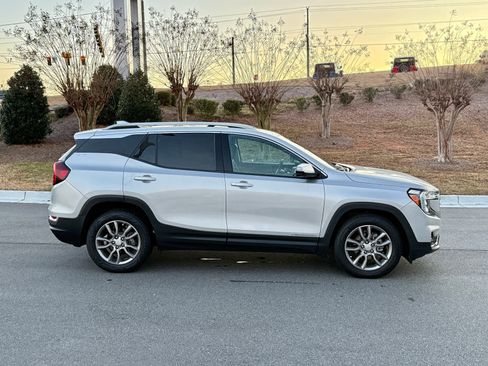 Used 2022 GMC Terrain SLT w/ Tech Package image 6