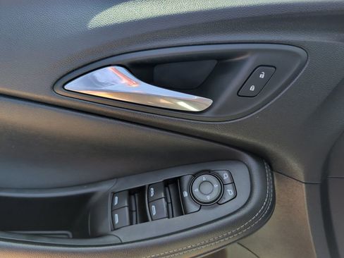 Used 2021 Buick Encore GX Preferred w/ Cold Weather Comfort Package AWD/4WD image 10