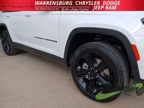 New 2025 Jeep Grand Cherokee L Limited w/ Luxury Tech Group II image 37