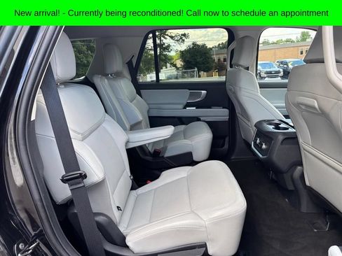 Used 2025 Ford Expedition Platinum AWD/4WD image 13
