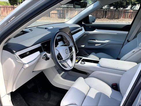 Used 2025 Volvo EX90 Ultra AWD/4WD image 16