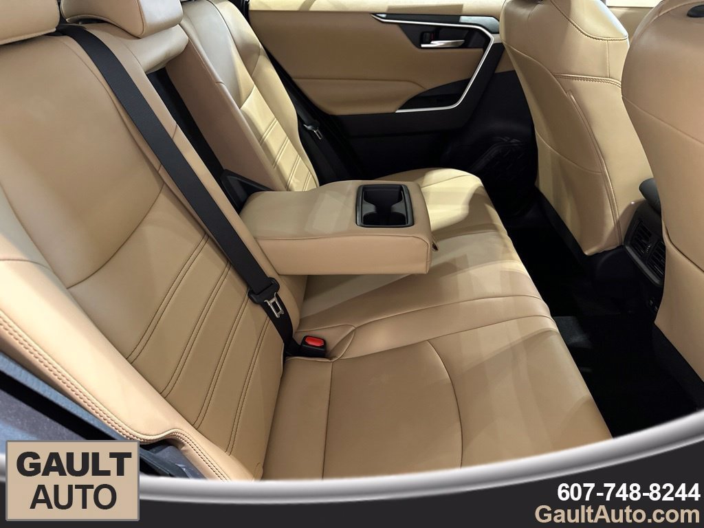 Used 2020 Toyota RAV4 XLE Premium AWD/4WD image 19
