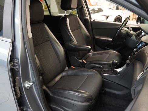 Used 2019 Chevrolet Trax LT w/ LT Convenience Package image 21