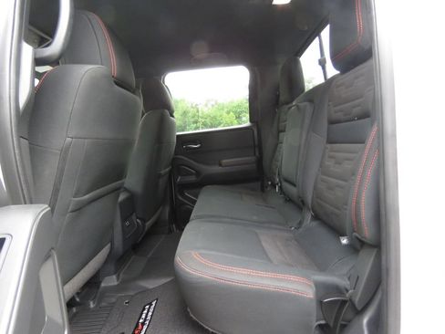 Used 2022 Nissan Frontier PRO-4X w/ Technology Package AWD/4WD image 18