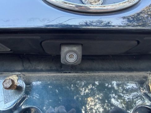 Used 2018 Toyota Corolla LE image 25