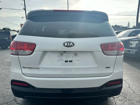 Used 2016 Kia Sorento LX image 6
