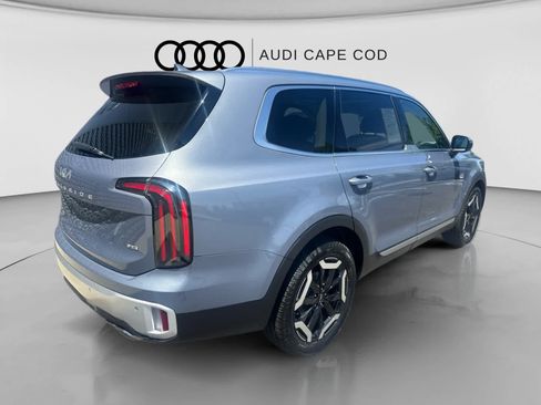 Used 2023 Kia Telluride EX w/ EX Captain's Chair Package AWD/4WD image 24