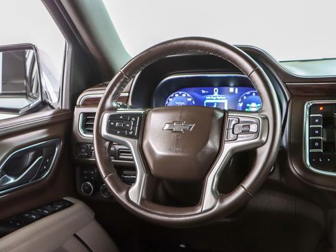 Used 2023 Chevrolet Suburban Z71 w/ Luxury Package image 13