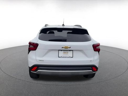 Used 2025 Chevrolet Trax LT FWD image 10