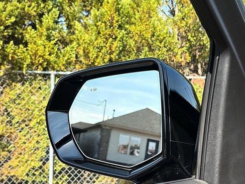 Used 2024 GMC Yukon XL Denali w/ Advanced Technology Package image 13