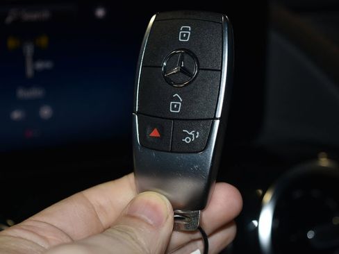 Certified 2025 Mercedes-Benz GLA 250 4MATIC image 16