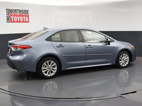 Used 2025 Toyota Corolla LE w/ LE Premium Package image 4