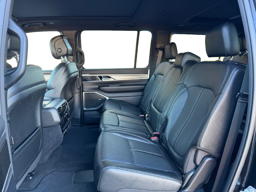 Used 2023 Jeep Wagoneer Series II AWD/4WD image 19