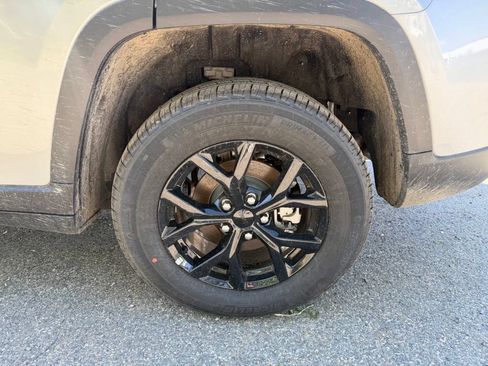 New 2026 Jeep Grand Cherokee Altitude AWD/4WD image 26
