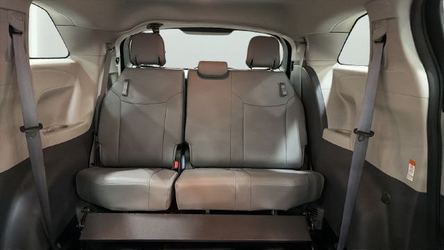 Used 2023 Toyota Sienna XLE FWD image 18