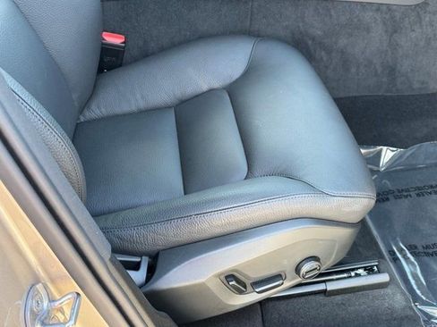 Used 2025 Volvo XC60 B5 Plus image 11