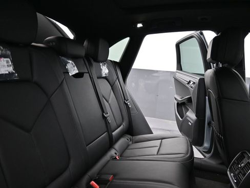 New 2026 Porsche Macan image 30