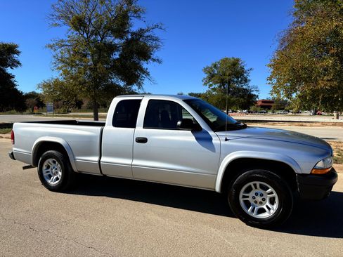 Used 2004 Dodge Dakota Club Cab 2WD w/ Tire & Handling Group image 47