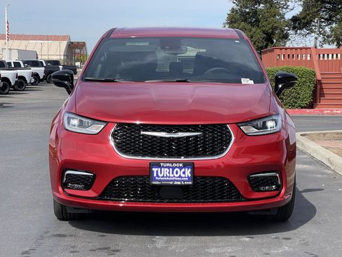 New 2026 Chrysler Pacifica Select image 4