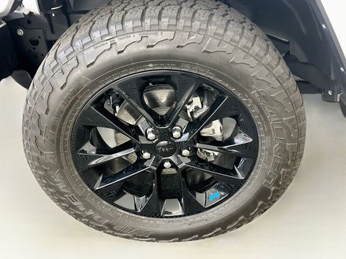 Used 2022 Jeep Wrangler Unlimited Sahara w/ Cold Weather Group AWD/4WD image 11
