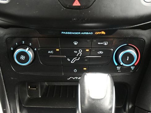 Used 2016 Ford Focus SE w/ SE Sport Package FWD image 17
