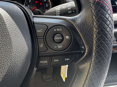 Certified 2021 Toyota RAV4 LE AWD/4WD image 18