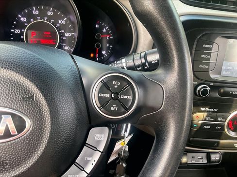 Used 2017 Kia Soul + FWD image 24