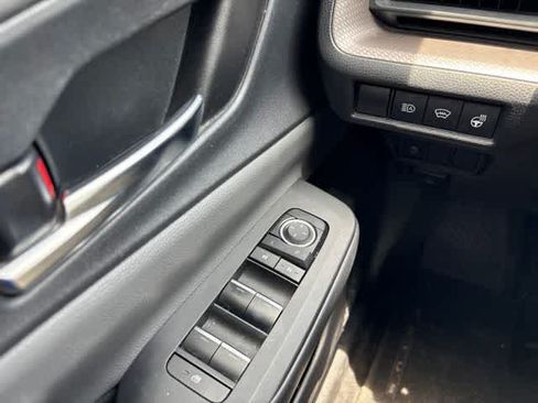 Used 2023 Toyota Prius XLE FWD image 23