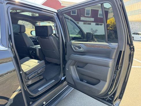 Used 2024 Chevrolet Suburban High Country w/ Advanced Technology Package image 18