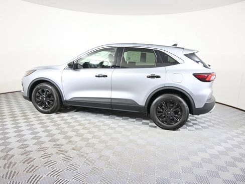 Used 2023 Ford Escape Active w/ Tech Pack #1 AWD/4WD image 3