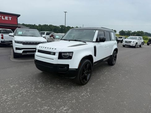 Used 2024 Land Rover Defender 110 X-Dynamic SE AWD/4WD image 3