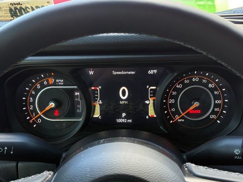 Used 2025 Jeep Gladiator Sport AWD/4WD image 32