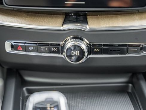 New 2026 Volvo XC60 B5 Plus w/ Protection Package Premier image 23