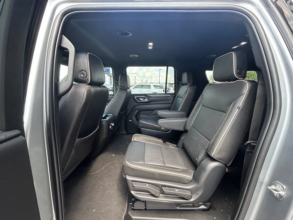 Used 2024 GMC Yukon XL SLT w/ SLT Luxury Package AWD/4WD image 8