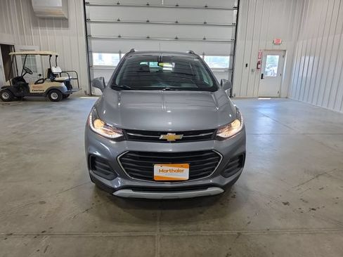 Used 2019 Chevrolet Trax LT w/ LT Convenience Package FWD image 3