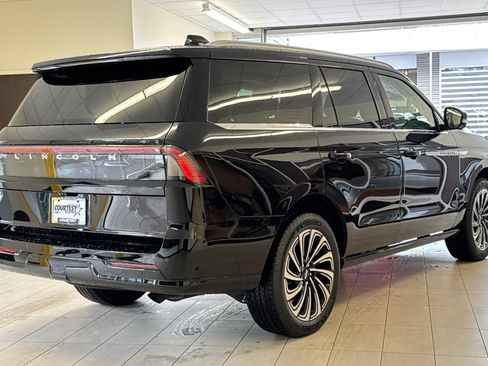 Certified 2025 Lincoln Navigator Reserve image 4