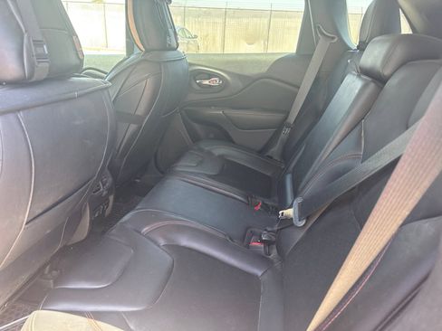 Used 2021 Jeep Cherokee Trailhawk w/ Technology Group AWD/4WD image 9