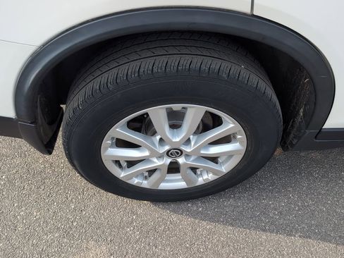 Used 2020 Nissan Rogue SV image 10