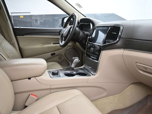 Used 2020 Jeep Grand Cherokee Overland AWD/4WD image 26