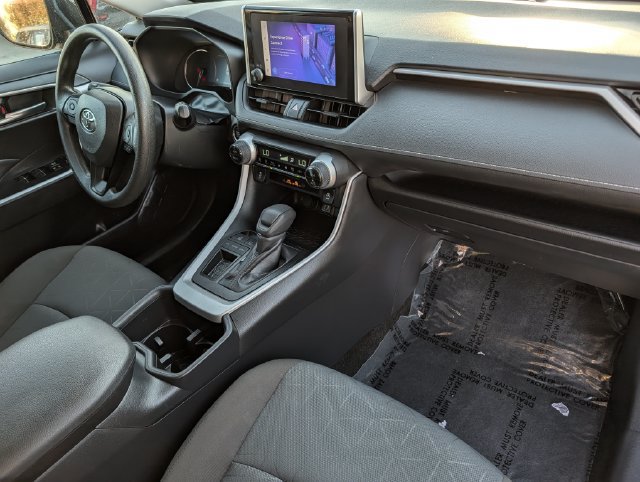 Used 2025 Toyota RAV4 XLE FWD image 31