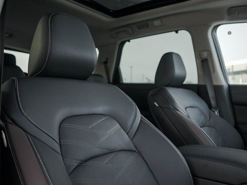 New 2025 Nissan Pathfinder Platinum image 12