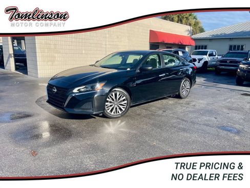 Used 2025 Nissan Altima 2.5 SV FWD image 1