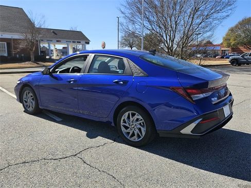 Used 2024 Hyundai Elantra SEL image 9