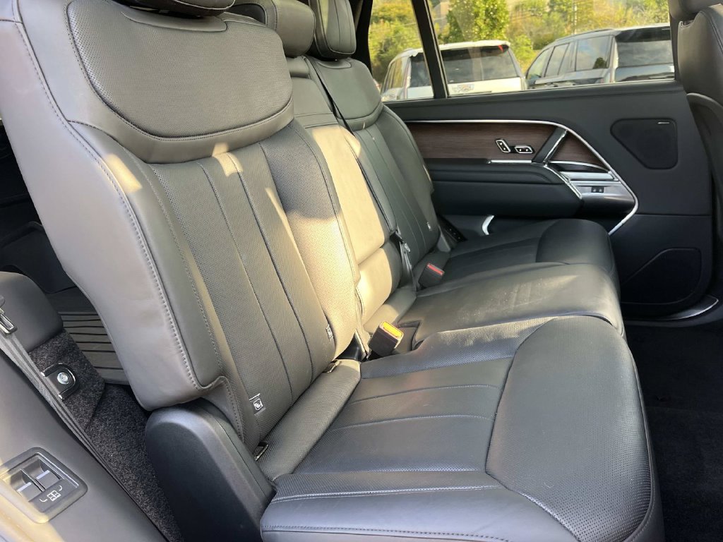 Used 2024 Land Rover Range Rover Long Wheelbase SE AWD/4WD image 30