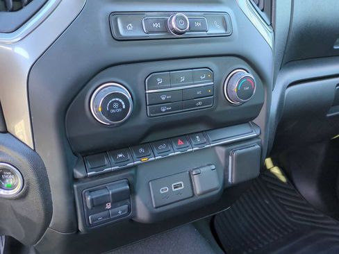 Used 2023 Chevrolet Silverado 1500 Custom image 18