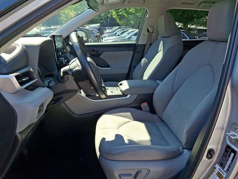 Used 2020 Toyota Highlander LE AWD/4WD image 13